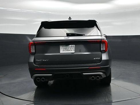 Certified 2025 Ford Explorer Platinum w/ Ultimate Package AWD/4WD image 31