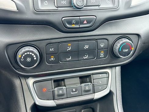 Used 2022 GMC Terrain SLE image 17