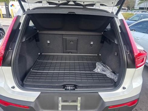 Used 2023 Volvo XC40 B5 Ultimate w/ Protection Package Premier image 8