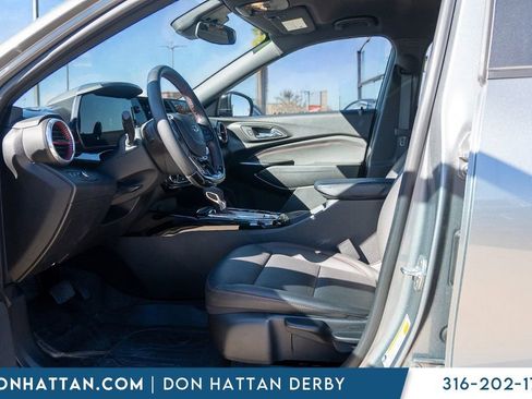 Used 2024 Chevrolet Trax RS image 3