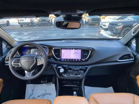 Used 2023 Chrysler Pacifica Pinnacle image 35