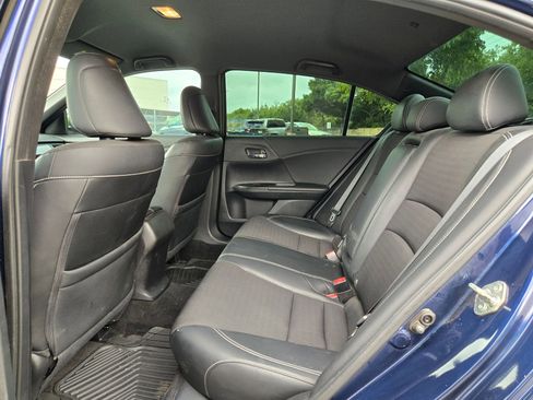Used 2017 Honda Accord Sport image 11