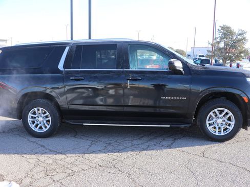 Used 2023 Chevrolet Suburban LT image 8