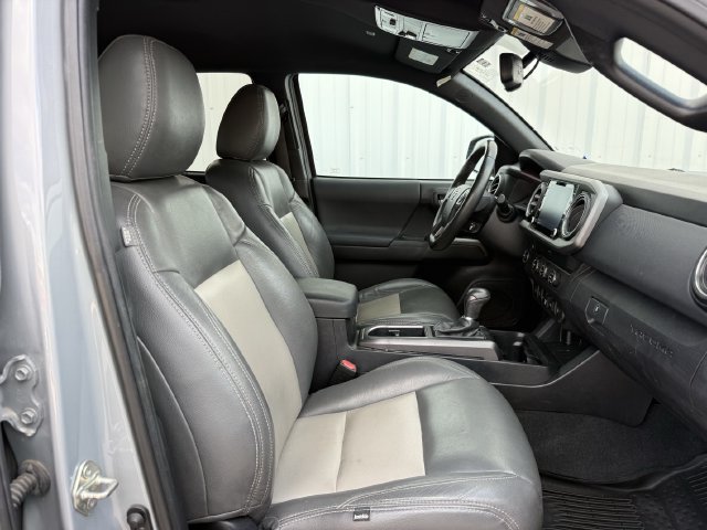 Used 2020 Toyota Tacoma TRD Sport w/ Technology Package RWD image 29