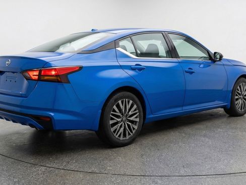 Used 2025 Nissan Altima 2.5 SV FWD image 9