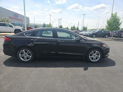 Used 2018 Ford Fusion SE w/ Fusion SE Technology Package image 3