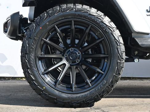 Used 2022 Jeep Wrangler Unlimited Sahara AWD/4WD image 9
