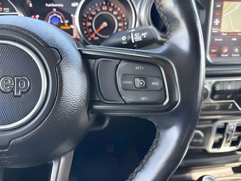 Used 2022 Jeep Gladiator Willys image 27