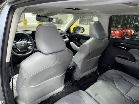 Certified 2022 Toyota Highlander XLE image 29