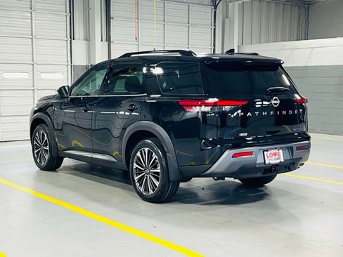 New 2026 Nissan Pathfinder Platinum FWD image 17