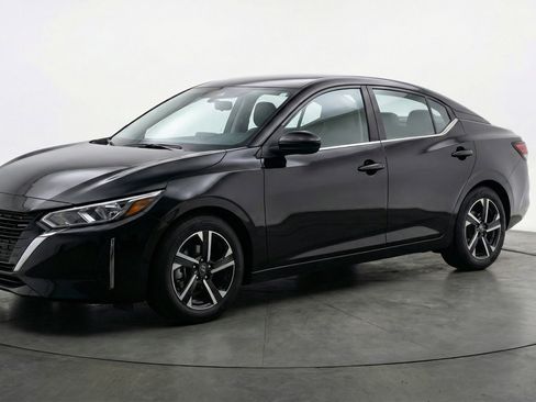 Used 2025 Nissan Sentra SV image 3