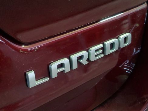 Used 2024 Jeep Grand Cherokee Laredo image 7