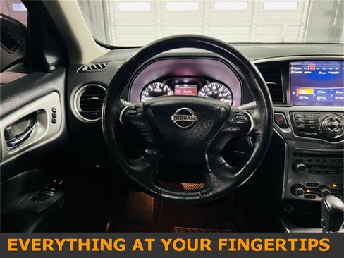 Used 2018 Nissan Pathfinder SL w/ Midnight Edition Package image 4