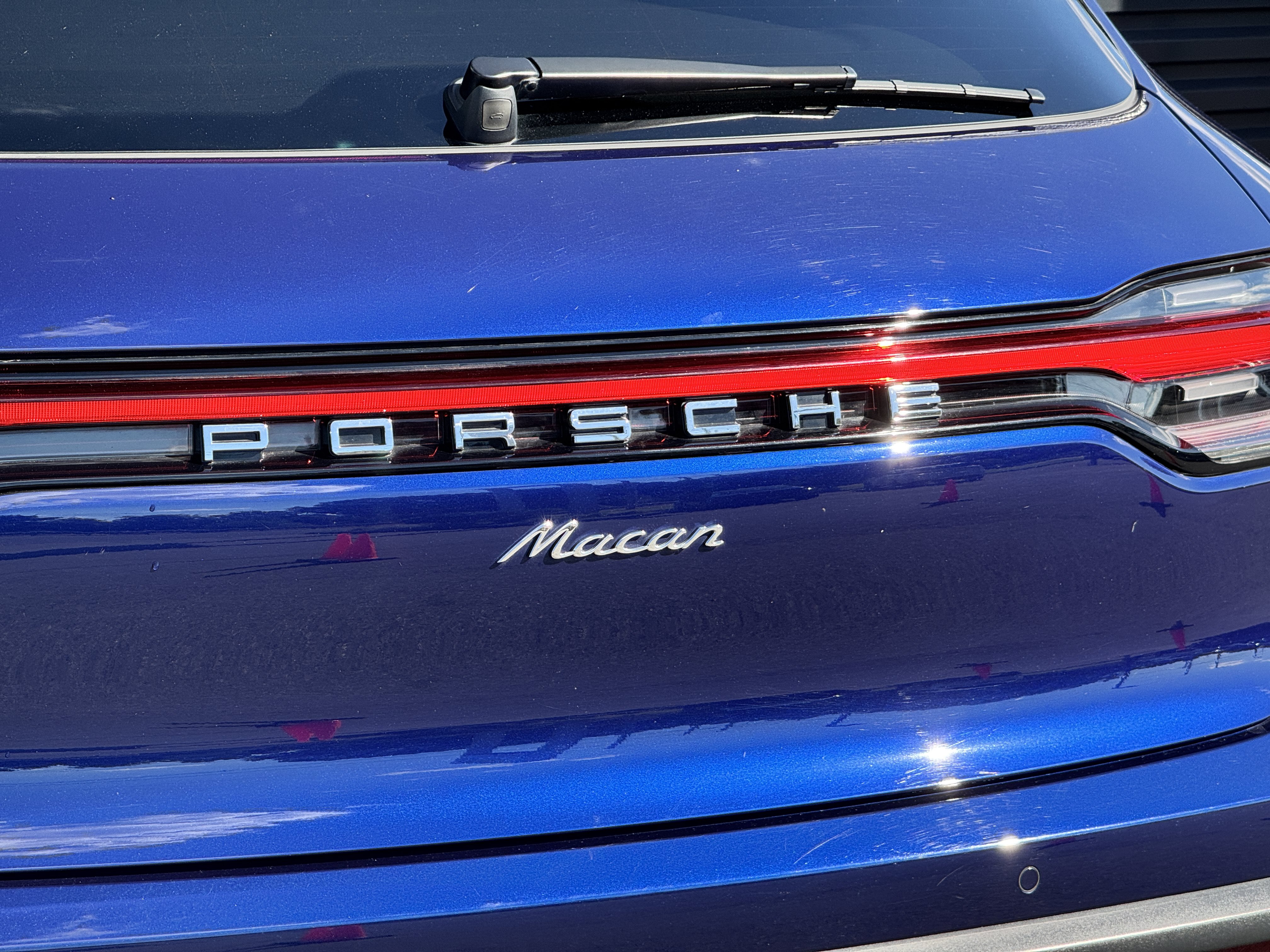 Certified 2023 Porsche Macan AWD/4WD image 18