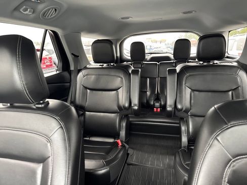 Used 2024 Ford Explorer XLT w/ Equipment Group 202A image 37