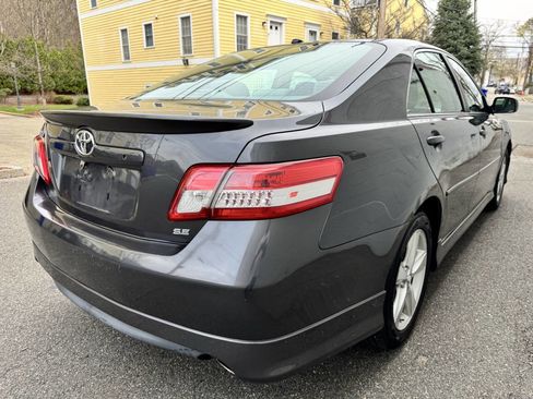 Used 2011 Toyota Camry SE w/ SE Extra-Value Pkg #1 FWD image 9