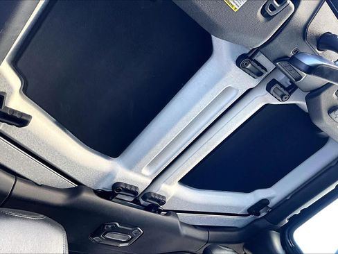 Used 2019 Jeep Wrangler Unlimited Sahara image 13