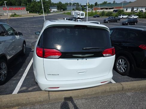 Used 2023 Chrysler Voyager LX FWD image 6