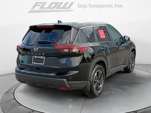 Used 2025 Nissan Rogue SV w/ SV Premium Package FWD image 7