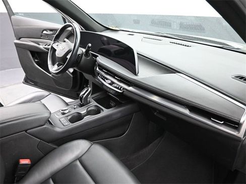 Used 2024 Cadillac XT4 Premium Luxury image 26