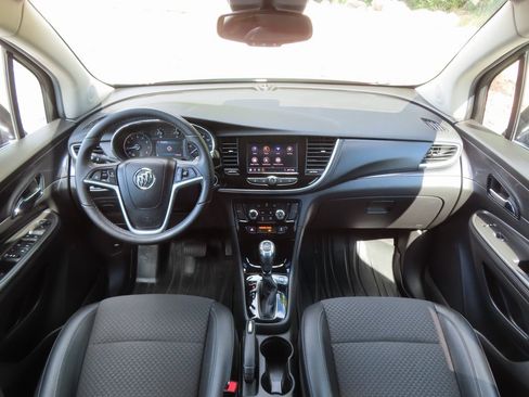 Used 2022 Buick Encore Preferred image 4