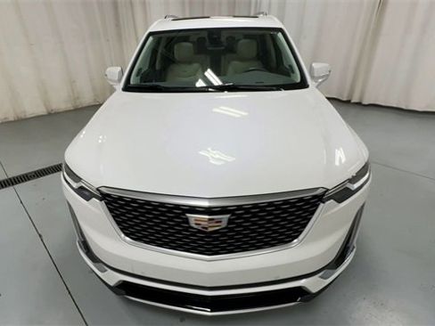 Certified 2023 Cadillac XT6 Premium Luxury image 3