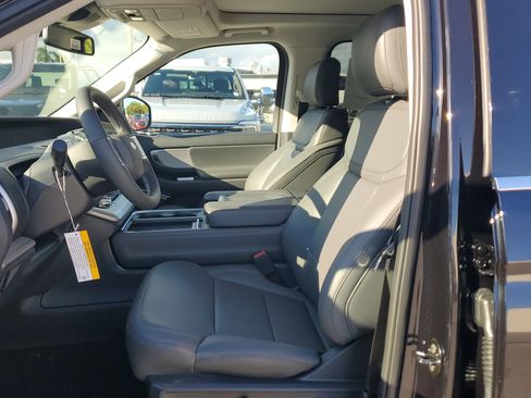 New 2025 Ford Expedition Active image 10