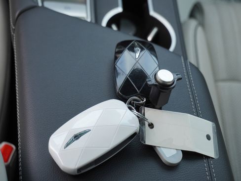 Used 2025 Genesis G70 2.5T w/ Sport Prestige Package image 17