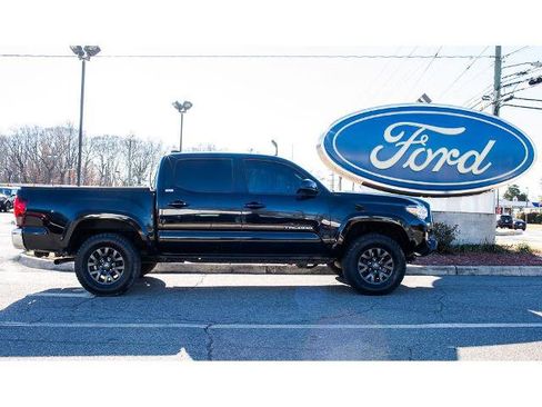 Used 2021 Toyota Tacoma SR5 image 1