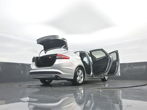 Used 2018 Ford Fusion SE w/ Fusion SE Technology Package image 38