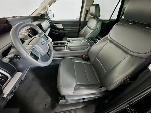 Used 2025 Ford Expedition Active AWD/4WD image 13