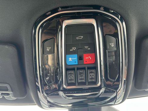 Used 2023 Jeep Grand Cherokee Summit w/ Luxury Tech Group V image 9