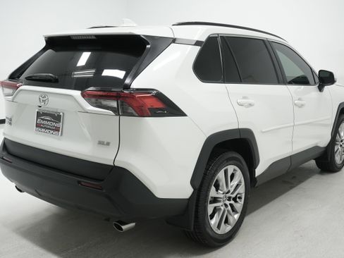 Used 2021 Toyota RAV4 XLE Premium FWD image 4