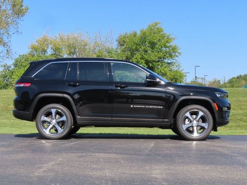 New 2025 Jeep Grand Cherokee Limited w/ Luxury Tech Group II image 2
