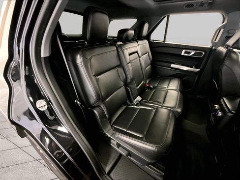 Used 2022 Ford Explorer XLT w/ Equipment Group 202A image 26