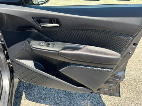 Used 2018 Toyota C-HR XLE FWD image 18
