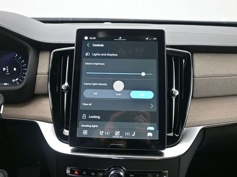 New 2026 Volvo XC90 B6 Plus w/ Protection Package Premier image 17