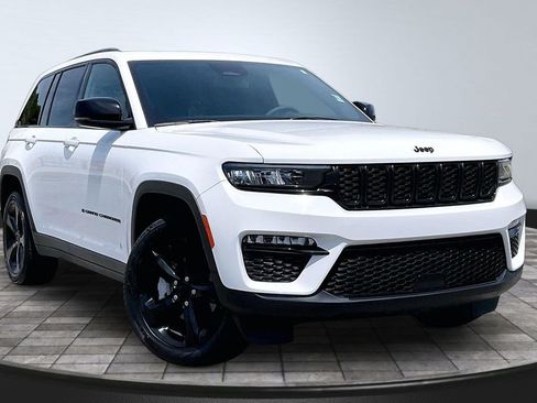 Used 2024 Jeep Grand Cherokee Limited w/ Black Appearance Package RWD image 12