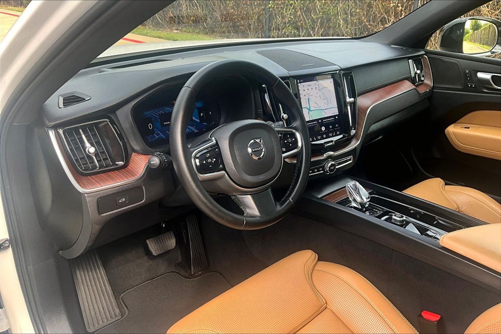 Certified 2024 Volvo XC60 B5 Ultimate w/ Protection Package Premier AWD/4WD image 17