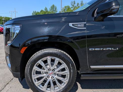 Used 2023 GMC Yukon XL Denali AWD/4WD image 3