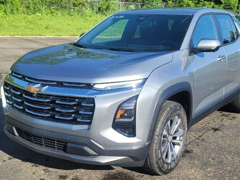 New 2026 Chevrolet Equinox LT w/ Convenience Package II FWD image 3