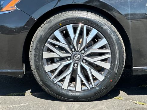 Used 2023 Nissan Altima 2.5 SV FWD image 23