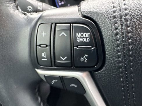 Used 2019 Toyota Highlander XLE image 29
