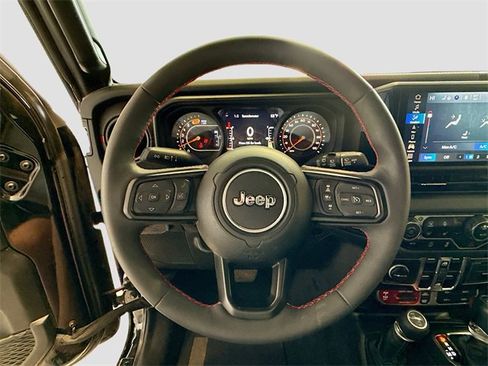 Used 2024 Jeep Wrangler Unlimited Rubicon image 11