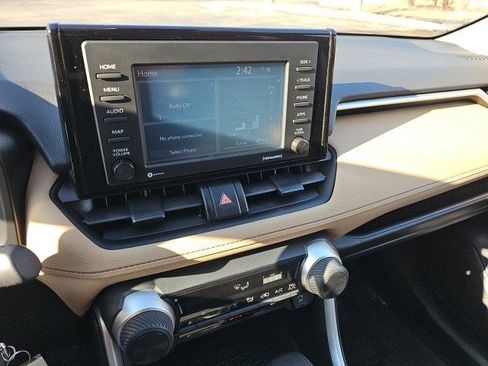 Used 2022 Toyota RAV4 LE image 23