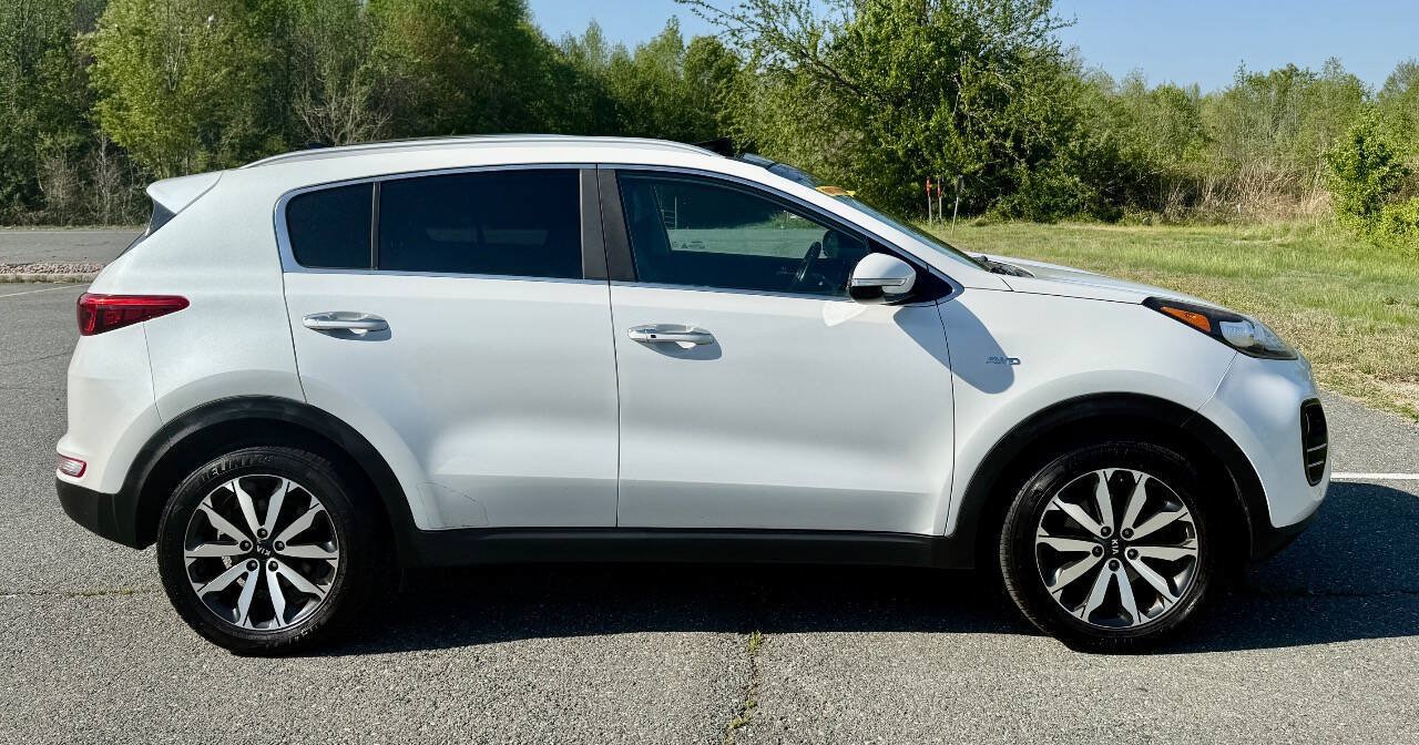 Used 2017 Kia Sportage EX w/ EX Technology Package AWD/4WD image 10