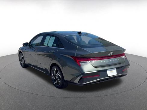 Used 2025 Hyundai Elantra SEL image 11