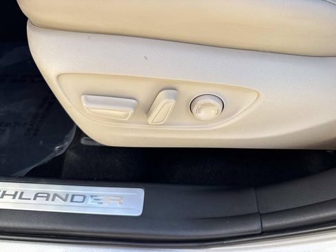 Used 2022 Toyota Highlander Limited image 31