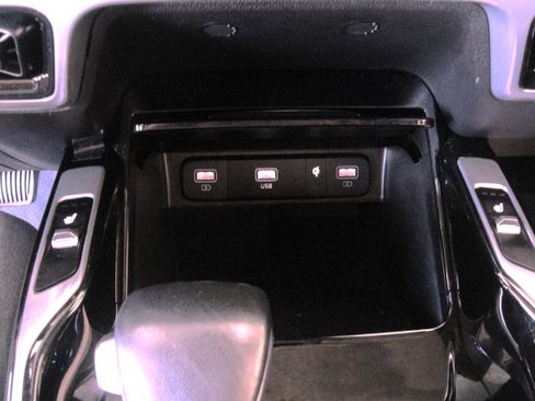 Used 2023 Kia Sorento SX image 17