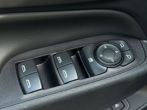 Used 2020 Chevrolet Equinox LT w/ Sport Edition image 12